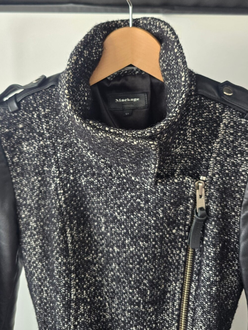 ๐จ๐ฆ Mackage Wool Blend Coat w/ Genuine Lambskin Leather Sleeves Belted - Picture 5 of 14
